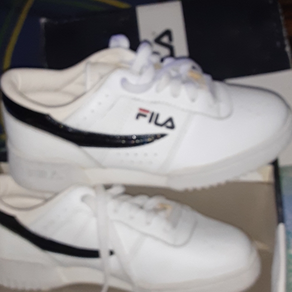 Shoes - Picture 2 of 5